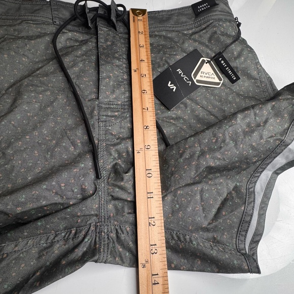 RVCA Freeport Trunk Men's Size 36 Cotton Black Gray Activewear Nature Stretch - Picture 12 of 16